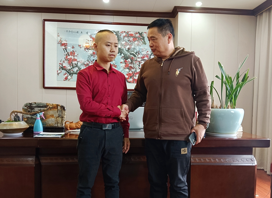 歡迎美國華僑進(jìn)出口商會副會長到睿婕工廠考察，未來將共同出口輕鋼房屋材料到美國